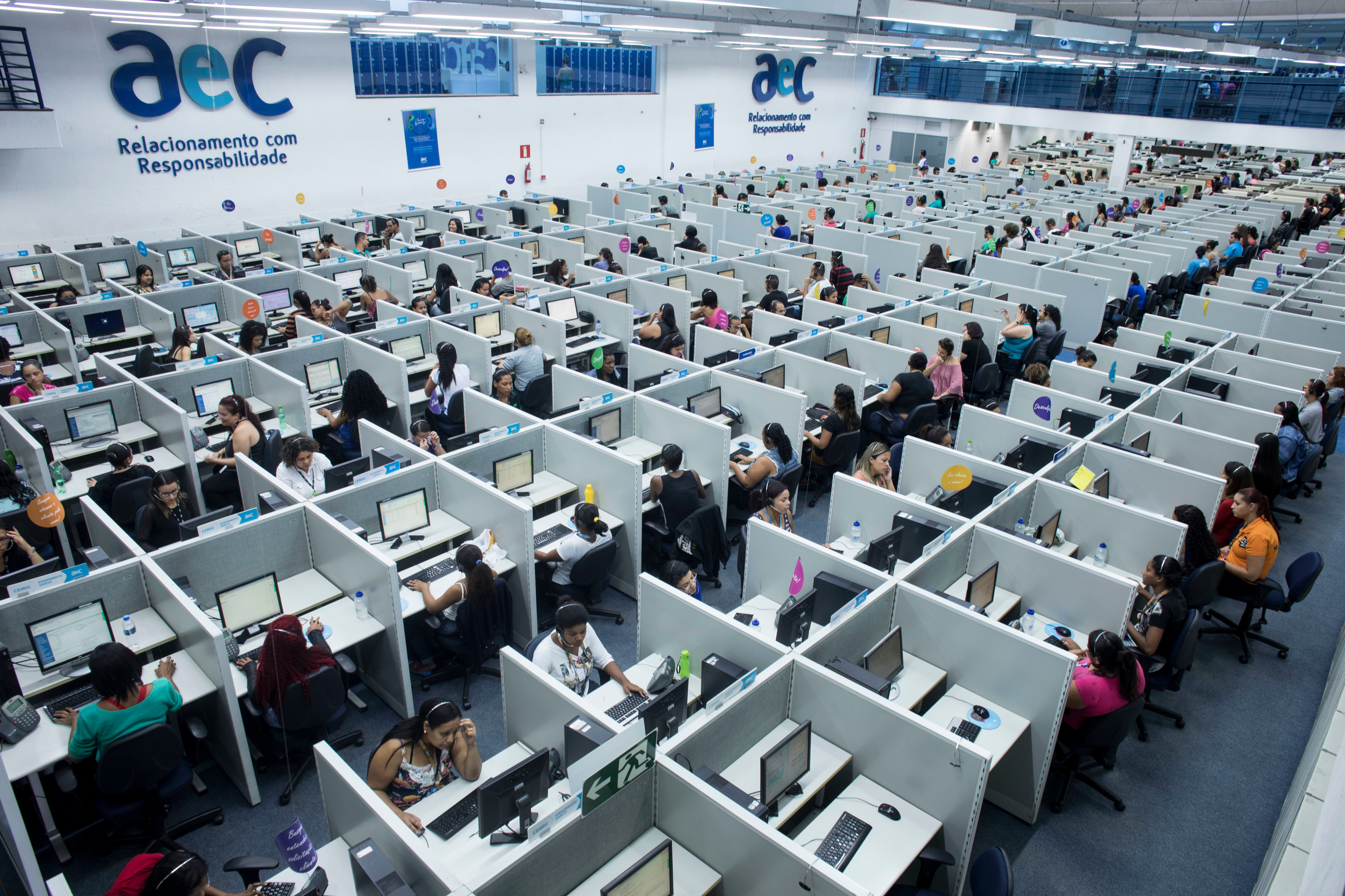 AeC abre 970 vagas de emprego em home office para pessoas com e