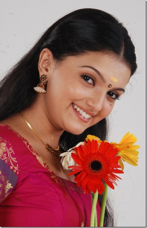 Actress Saranya Mohan in Arundhati Vettai Movie Stills