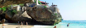  Sedang mencari lokasi untuk menghabiskan liburan  Menikmati Indahnya Pantai Suluban Uluwatu Bali