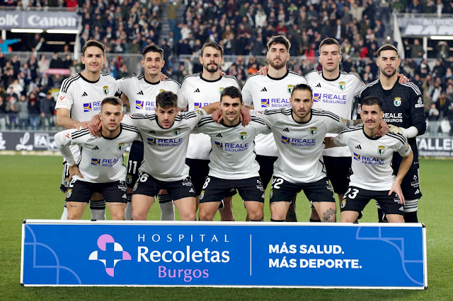 📸BURGOS C. F. 📆13 enero 2024 ⬆️Unai Elgezabal, Álex Sancris, Miguel Atienza, Fer Niño, Aitor Córdoba, José Antonio Caro. ⬇️Borja González, Curro Sánchez, Ander Martín, Mumo, José Matos. BURGOS C. F. 1 🆚 REAL VALLADOLID C. F. 0 Sábado 13/01/2024, 21:00 horas. Campeonato de Liga de 2ª División, jornada 22. Burgos, estadio El Plantío: 10.742 espectadores. GOLES: ⚽1-0: 4’, Ander Martín.