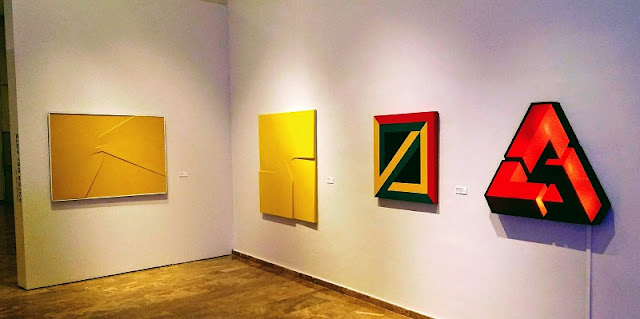 Vista de la exposición “Antes del arte. Cincuenta años después” en el Centre Cultural La Nau.: Obras de Joaquín Michavila y José María Yturralde