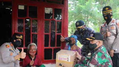 Peringati Hari Pers Nasional, TNI-Polri Bersama Wartawan Liputan Siteko Mengadakan Bakti Sosial Di Kampung Tirang