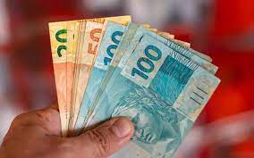 Governo Lula finaliza proposta e salário mínimo deve subir para R$ 1.320
