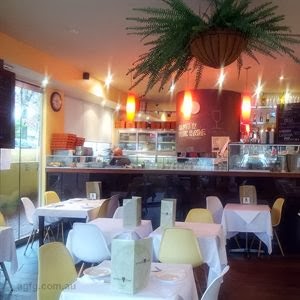 http://www.agfg.com.au/guide/act/canberra/canberra/yarralumla/restaurants-dining/bentham-street-bar-pizza