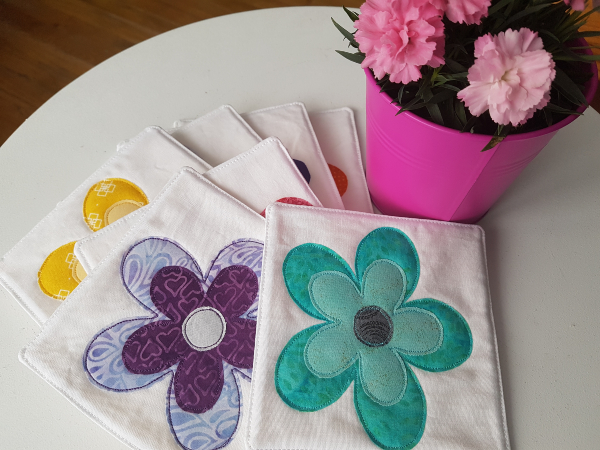 Flower mini quilts | DevotedQuilter.com