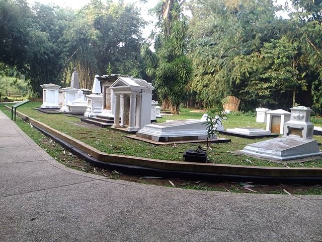 Kompleks-Makam-Belanda-Kuno-di-Kebun-Raya-Bogor