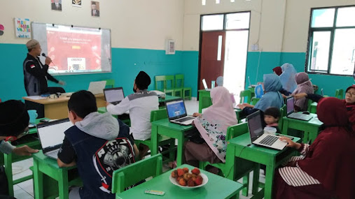 Tingkatkan Literasi Digital, Kepala Sekolah Ini Adakan Workshop Blogger