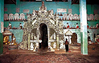 Shitte-thaung temple interior and people