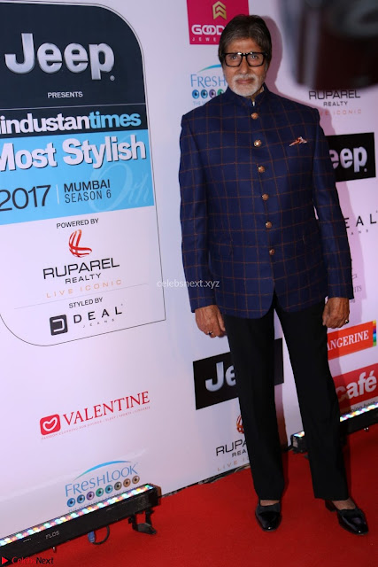 Red Carpet of Most Stylish Awards 2017 ~ Amitabh Bachchan (1).JPG