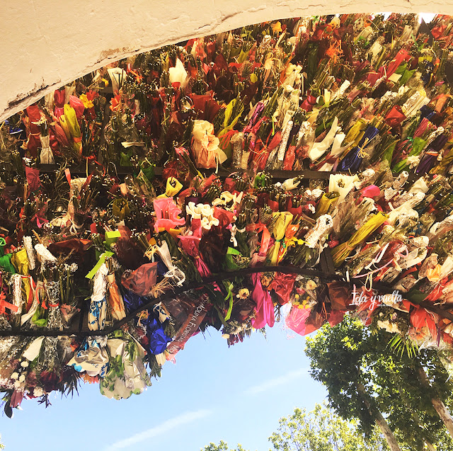 Flores en el camarín de la Virgen