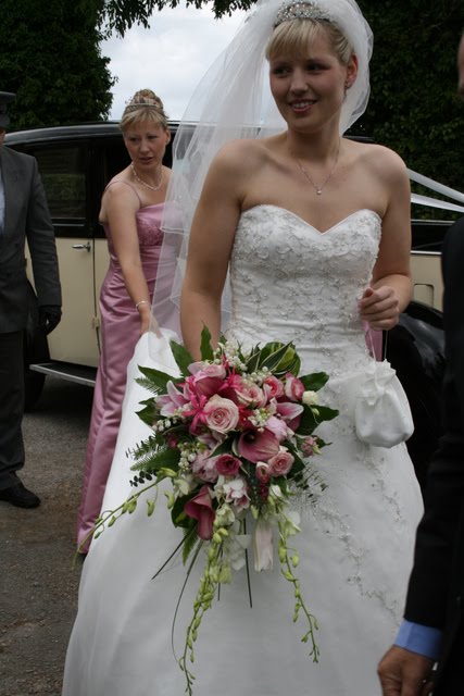 Sarah looked totally gorgeous and carried a cascade bridal bouquet
