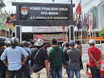 Seratusan Massa Datangi Kantor KPU dan Bawaslu Medan: Dugaan Kecurangan Oknum PPK di Dapil 5....
