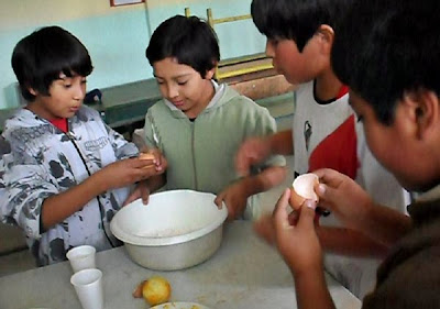 Dan talleres gratuitos de cocina y fútbol callejero