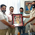 शहर थाना में चित्र भेंट कर ट्रस्ट सदस्यों ने मनाई भगवान परशुराम जयंती