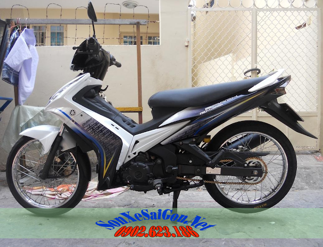 Sơn xe Exciter 2010 màu trắng đen