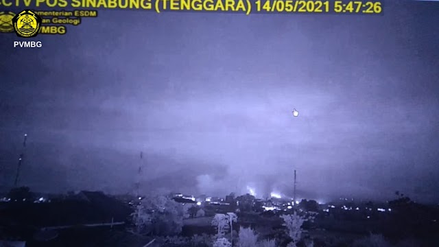 Kembali Erupsi, Sinabung Luncurkan Awan Panas Sejauh 4 Kilometer