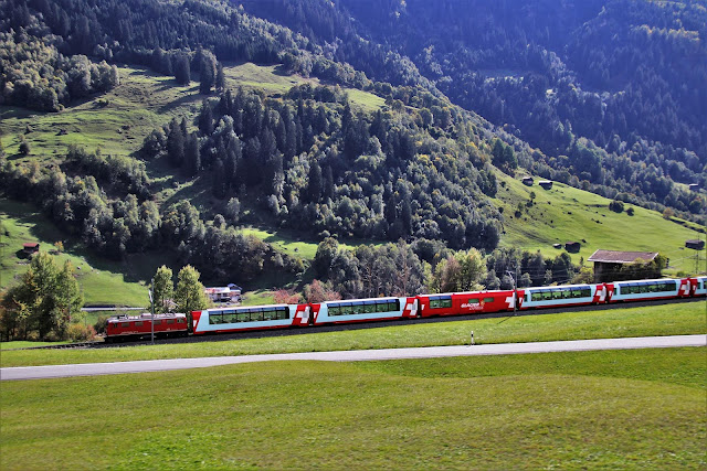 train in mountains pic