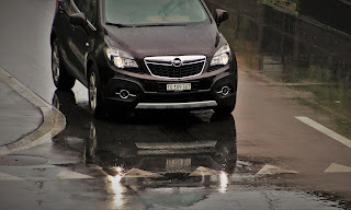 Une Opel sur la route