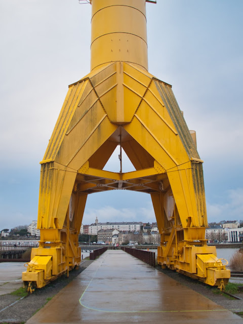 jiemve, la grue jaune TITAN à Nantes