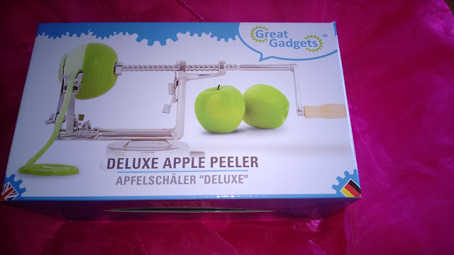 In Original Karton verpackter Apfelschäler.
