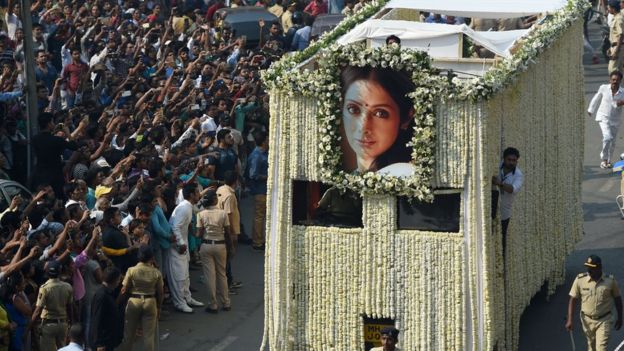 Warga India Beramai-ramai Mengucapkan Selamat Tinggal Kepada Sridevi