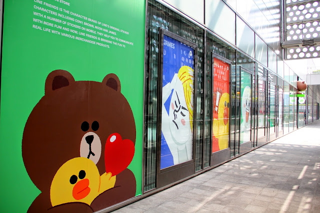 台北 LINE FRIENDS STORE 微風松高店