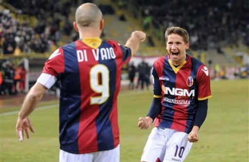 Gastón Ramírez celebrates a goal against Fiorentina with Bologna team-mate Marco Di Vaio