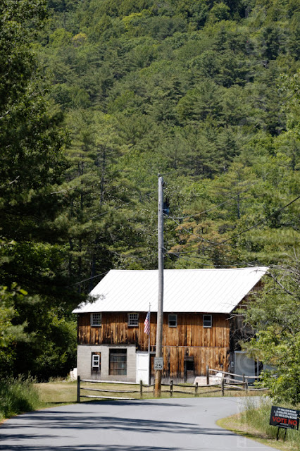 Barn on Hopson Road in Norwich, Vermont (photo by Gabriel L. Daniels).