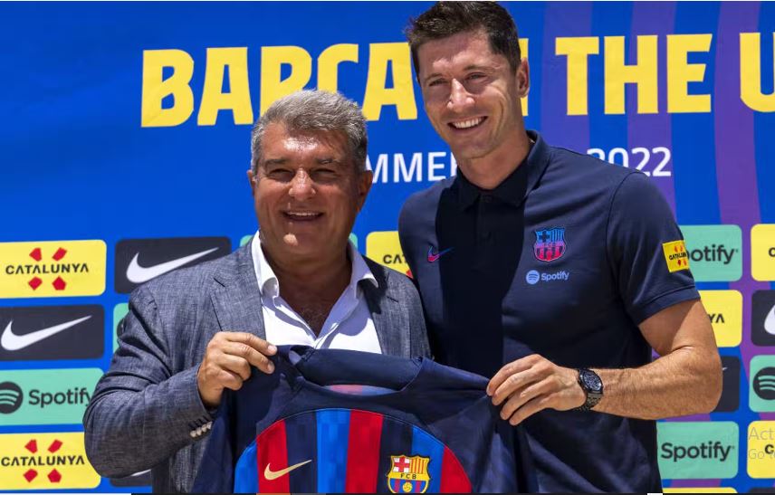 How can Barcelona sign players?  