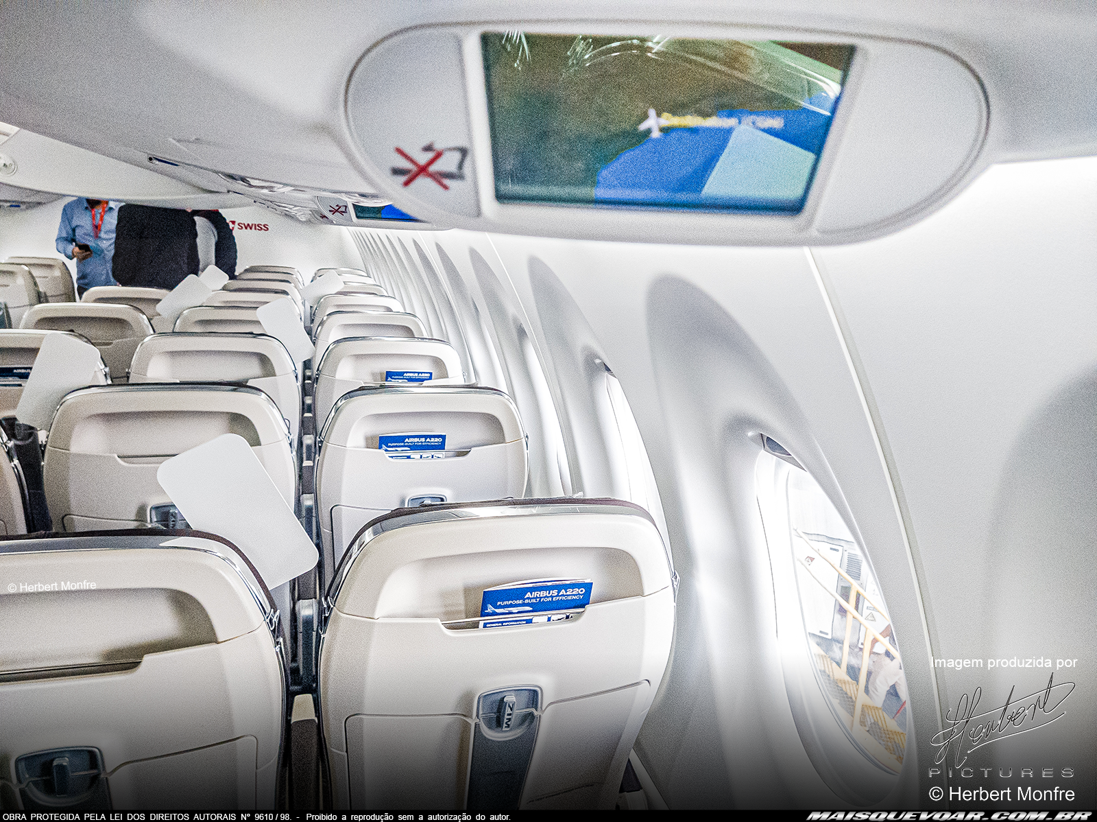 Passenger cabin configured in Economy Class of the Airbus A220-300 | HB-JBU | Swiss | published by MAIS QUE VOAR | Photographed by © Herbert Monfre - Herbert Pictures | Hire the photographer for your events at cmsherbert@hotmail.com