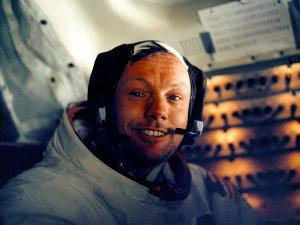 Neil Armstrong Buktikan Penjajakan di Bulan