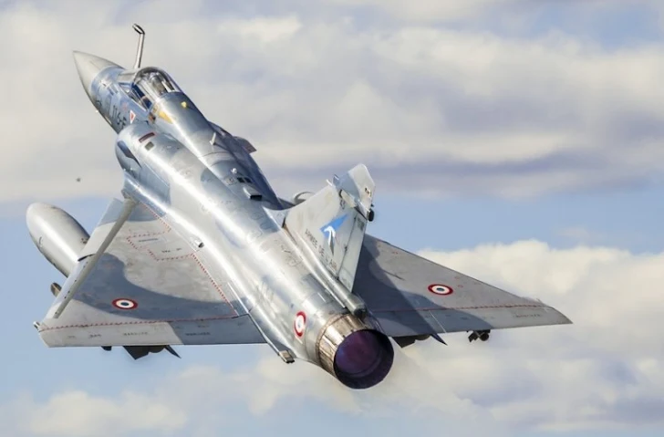 Όταν το ελληνικό Mirage-2000 έριξε το τουρκικό F-16 στο Αιγαίο! Πώς επέστρεψε με έναν πύραυλο λιγότερο ο Έλληνας πιλότος;