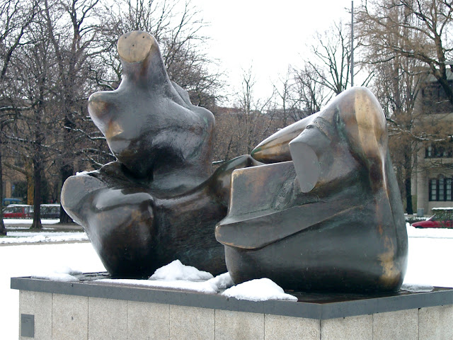 Liegende, Legend by Henry Moore, Skulpturenpark Pinakothek, Munich