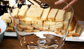Vier vierde cake in stukjes gesneden om te verwerken in tiramisu: recept van Anna Olson
