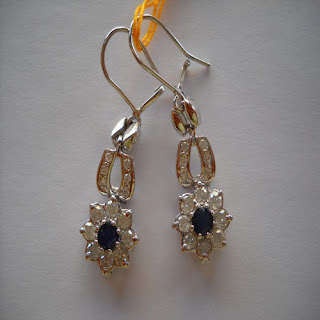 http://kilaupermatatedy.blogspot.com/p/anting-wanita.html