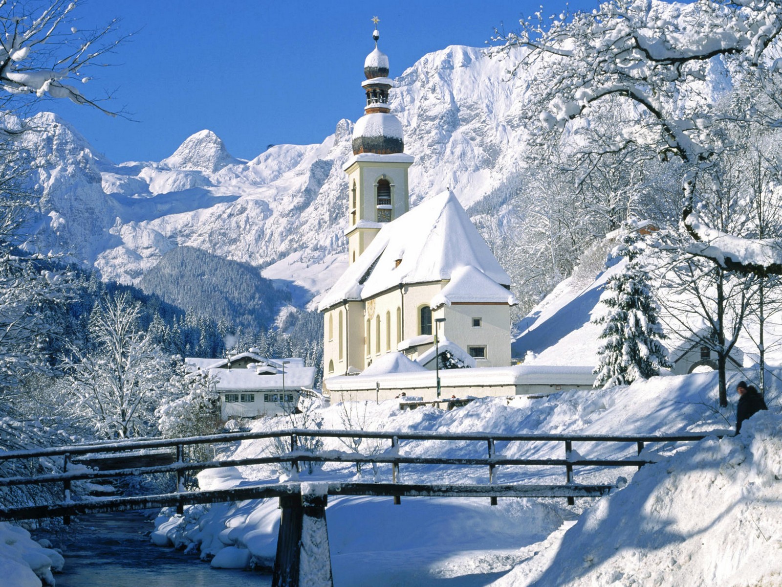 church in snow 1600x1200 Harika HD Kar Manzara Resimleri