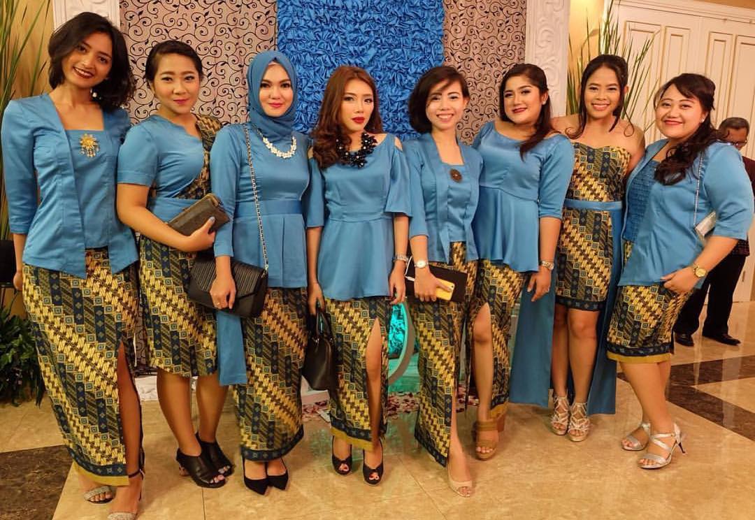 Contoh Gambar Batik Wanita  Contoh Bee