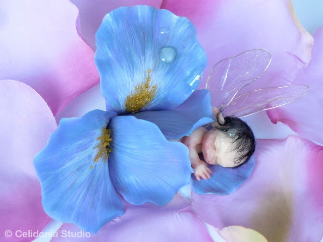 Baby Fatina dell'Iris modellata in pasta sintetica