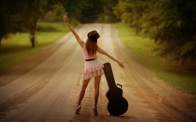 girl with guitar dp, guitar dp girl, girls dpz, hot girl dp