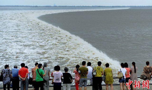 [imagetag] Fenomena Sungai Qiantang Di China Yang Menakjubkan