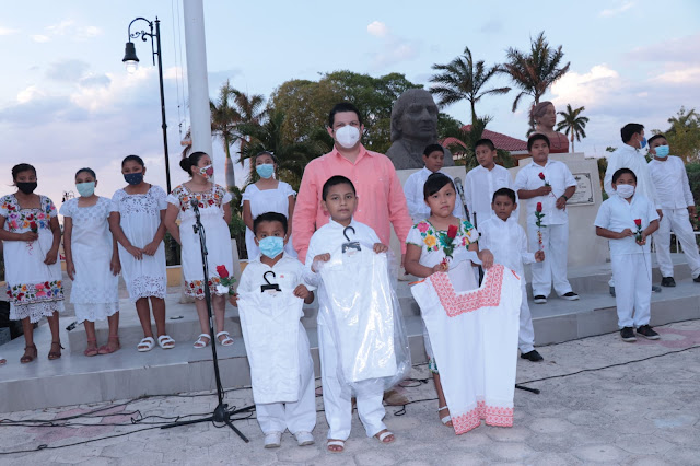 Canaive Yucatán dona vestuario a los integrantes del Coro Infantil "Túumben K'aay" de Kinchil