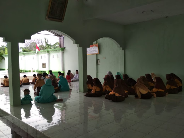 Wisata Religi Ziarah Wali Jombangan MI Muawanah Dukuhdimoro Mojoagung Jombang 