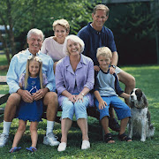 LA FAMILIA MEXICANA ES UNA CÉLULA IMPORTANTISIMA DE LA SOCIEDAD MEXICANA. (familia )