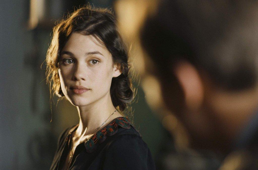 French Hot  Actress Girl Astrid Berges Frisbey Unseen Hot Pictures