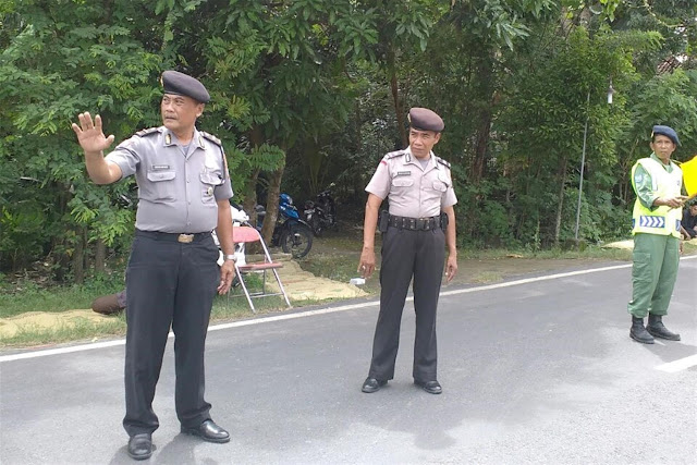 Polsek Pajangan Atur Lalu Lintas Pemakaman Ibu Kristiana Poniyem