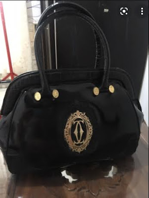 Tas selempang kecil hitam wanita