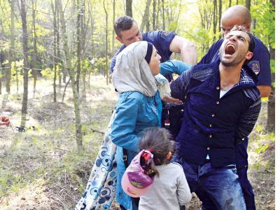 অস্ট্রিয়ায় ট্রাকে ৭১ লাশ- নিহতরা ‘সিরীয়’ শরণার্থী