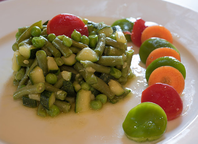 receta de cómo preparar una deliciosa ensalada de verdura con un toque a mostaza. Las recetas de la bruja.