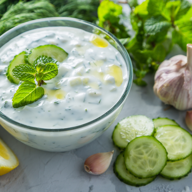 "Sos Tzatziki - Sekret Świeżości Greckiej Kuchni."