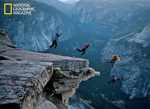 Foto luar biasa para jumper yang mempertaruhkan hidup mereka tersebut diambil oleh fotografer yang juga tidak mengenal rasa takut di Yosemite National Park AS